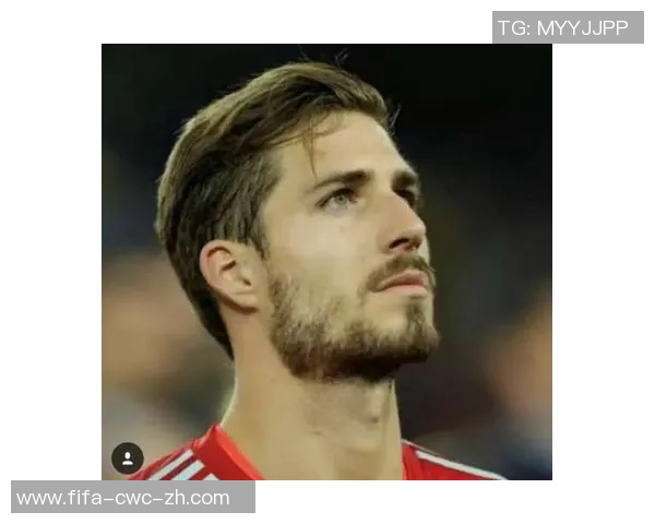 西班牙足球帅哥的魅力与风采揭秘，盘点那些令人心动的球场英俊面孔